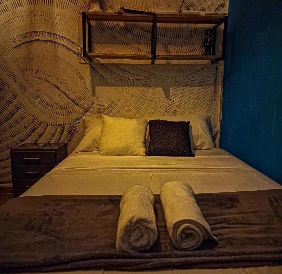 پانسیون Urban Hostal Bar