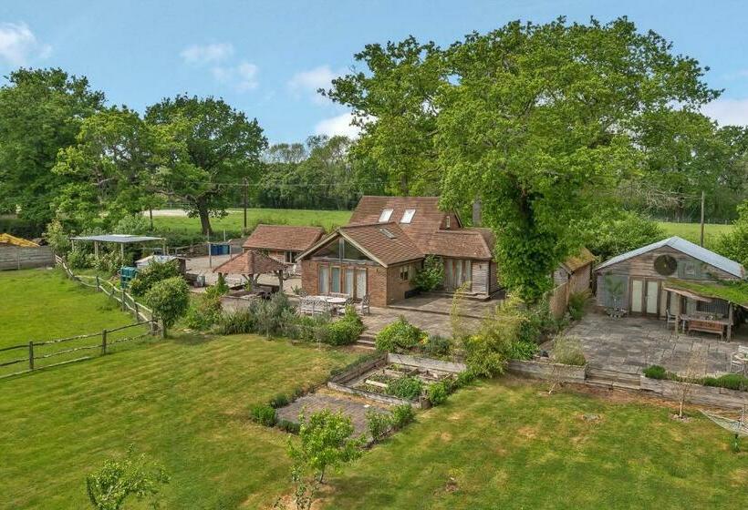 Prestwick Oak   5 Bed Ensuite   Sleeps 14   House With 3 Studios