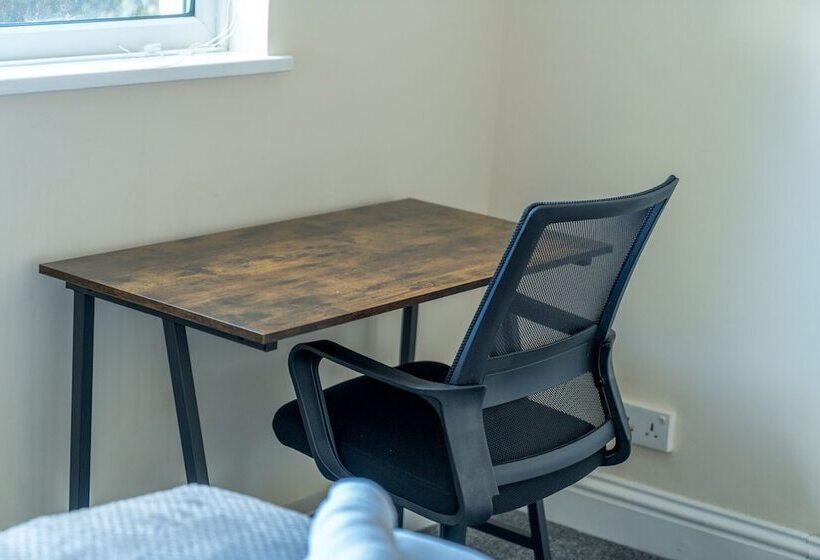 Redhill Surrey 2 Bedroom Pet Friendly Apartment By Sublime Stays