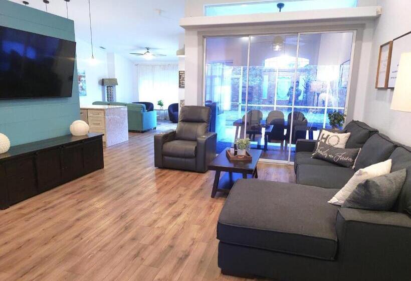 Spacious Oasis Updated Home 3 Bed 2 Bath  7 Min To Nokomis Beach