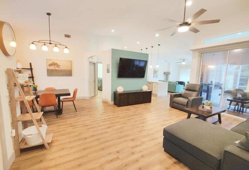 Spacious Oasis Updated Home 3 Bed 2 Bath  7 Min To Nokomis Beach