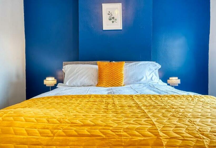 Stylish And Comfy Contractor House And Monthly Offers In Stoke On Trent By 20property Stays Serviced