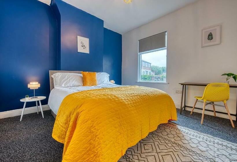 Stylish And Comfy Contractor House And Monthly Offers In Stoke On Trent By 20property Stays Serviced