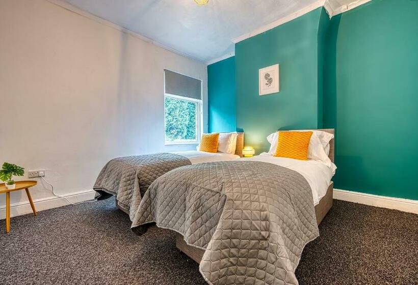 Stylish And Comfy Contractor House And Monthly Offers In Stoke On Trent By 20property Stays Serviced