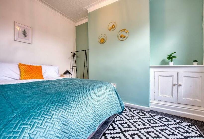 Stylish And Comfy Contractor House And Monthly Offers In Stoke On Trent By 20property Stays Serviced