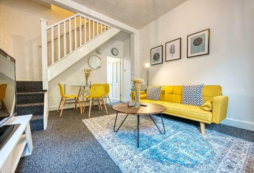 Stylish And Comfy Contractor House And Monthly Offers In Stoke On Trent By 20property Stays Serviced