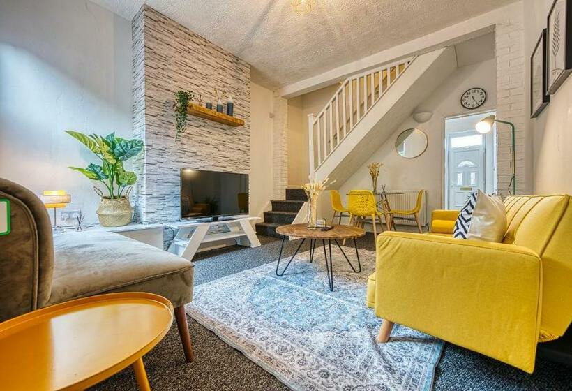 Stylish And Comfy Contractor House And Monthly Offers In Stoke On Trent By 20property Stays Serviced