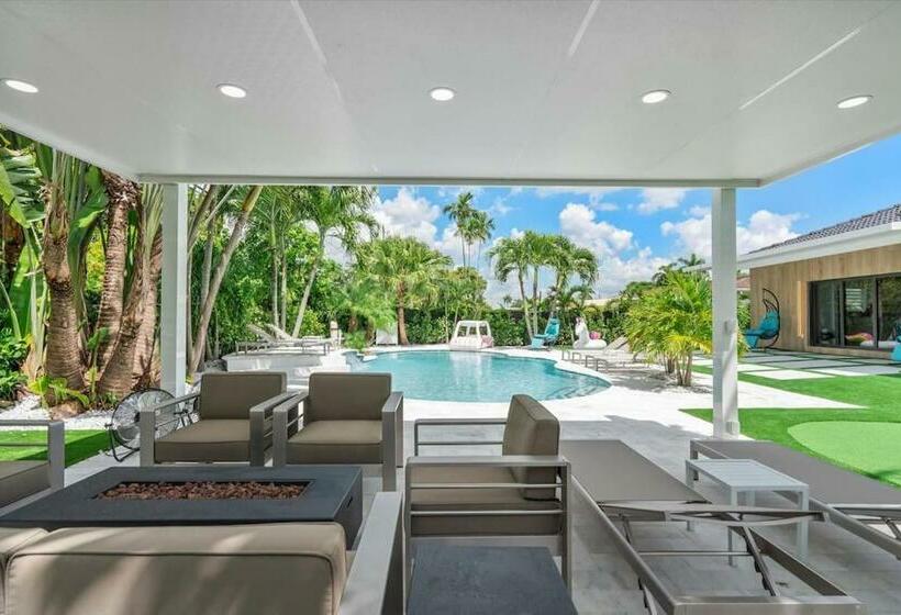 Villalee Jungle Palm Island White Marble Pool Area