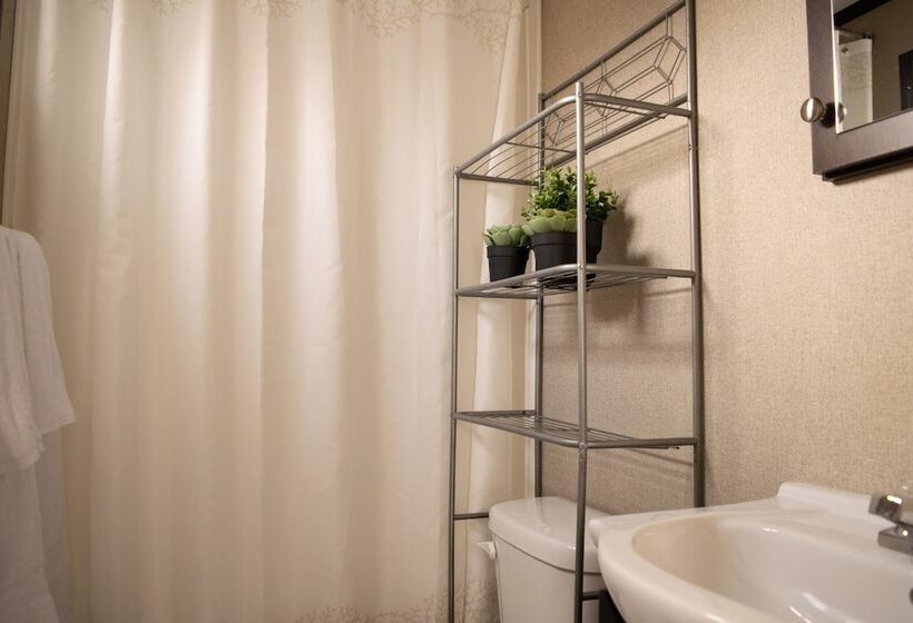 Vine Ridge Resort Cottages