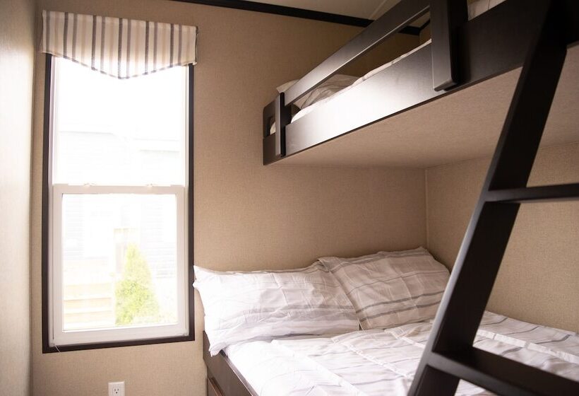 Vine Ridge Resort Cottages