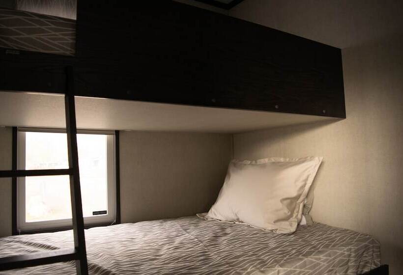 Vine Ridge Resort Cottages