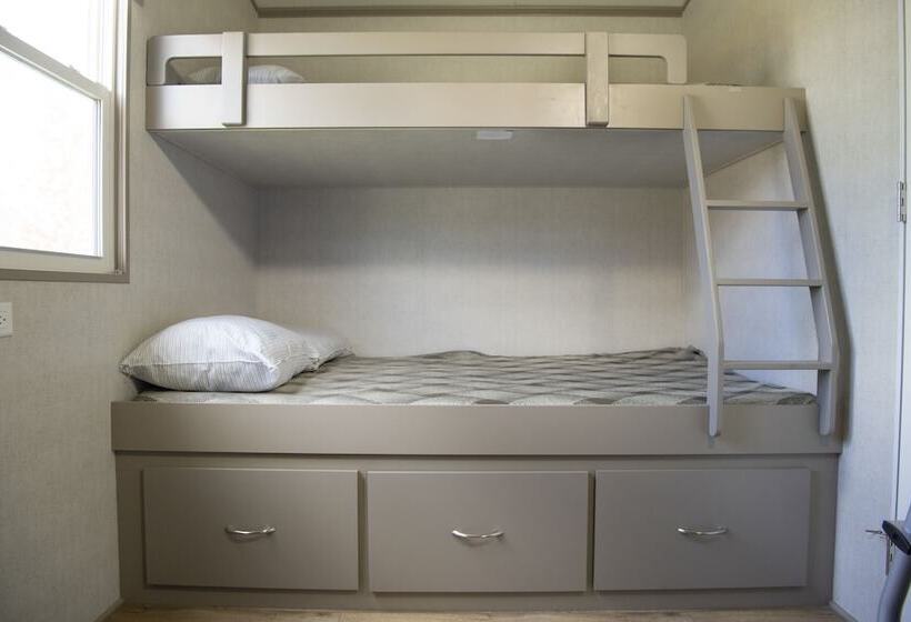 Vine Ridge Resort Cottages