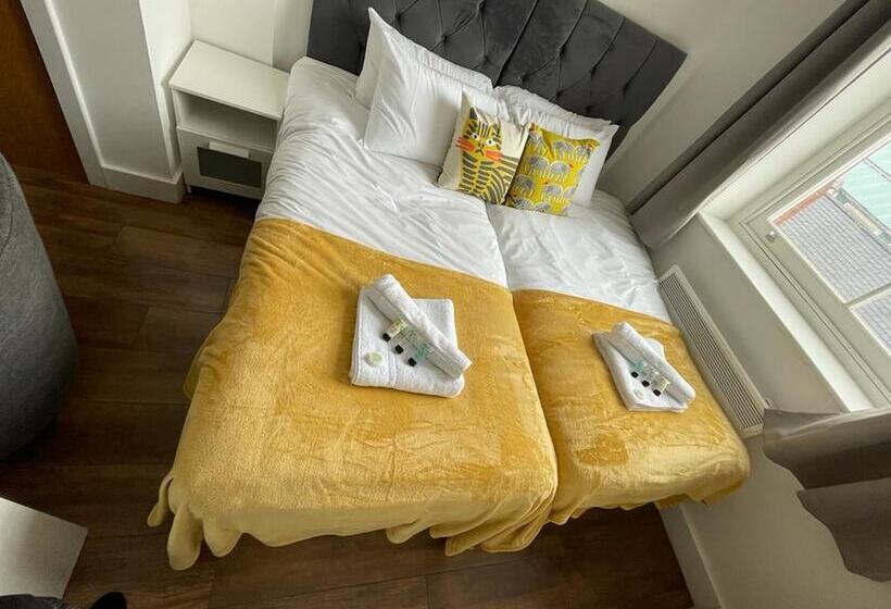 Webberley Stylish Studio 9a Twin Bed