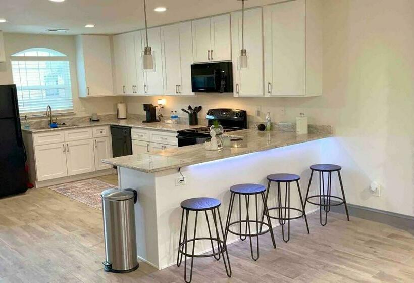 2br Plush Suites Hidden Gem