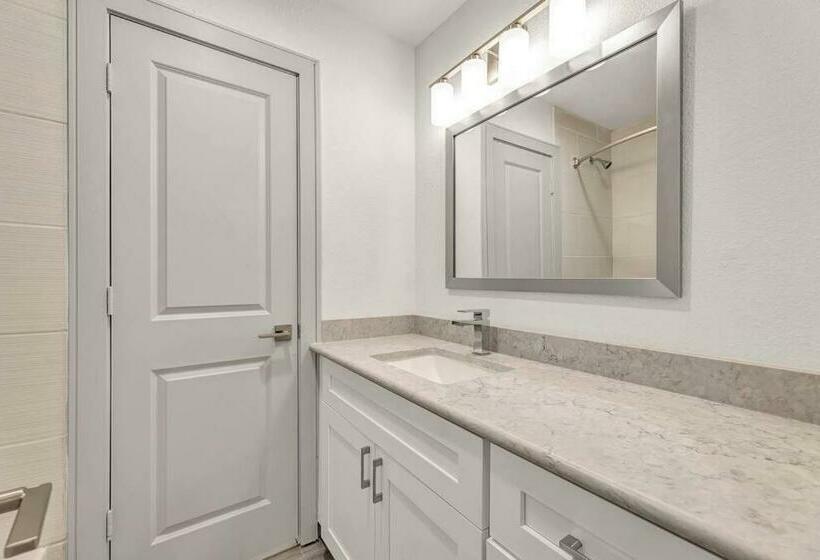 2br Plush Suites Hidden Gem