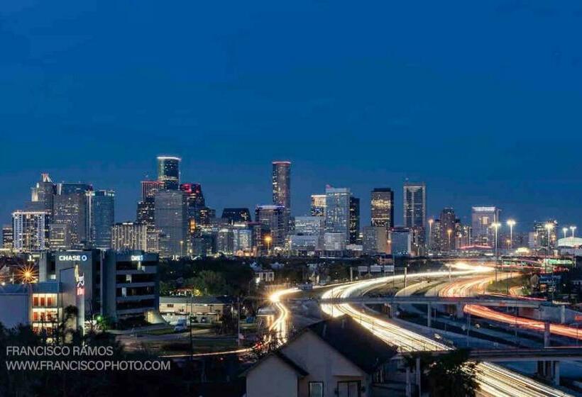 2br Plush Suites Hidden Gem