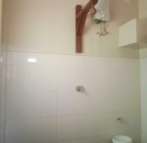 호스텔 Raja Guest House   Jungle Trekking & Tours Bukit Lawang Sumatra