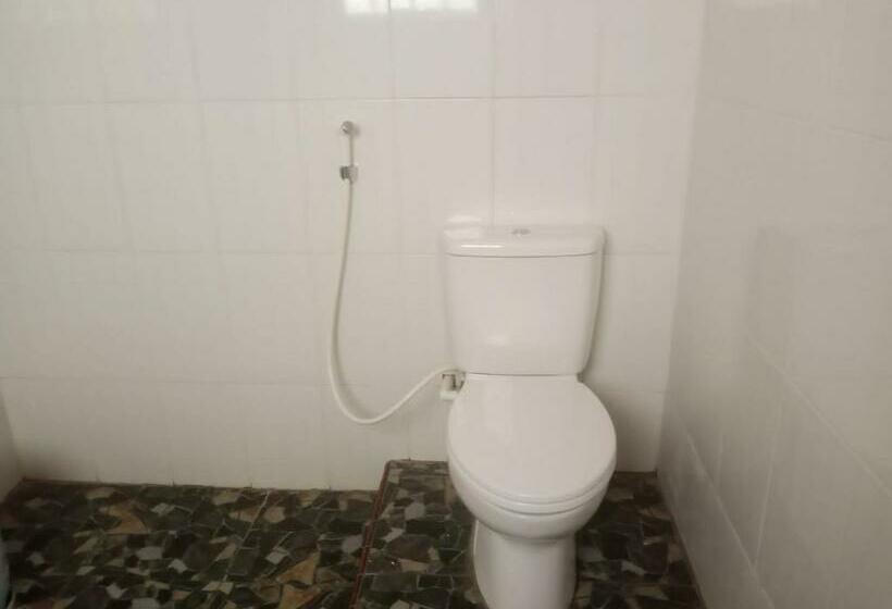 호스텔 Raja Guest House   Jungle Trekking & Tours Bukit Lawang Sumatra