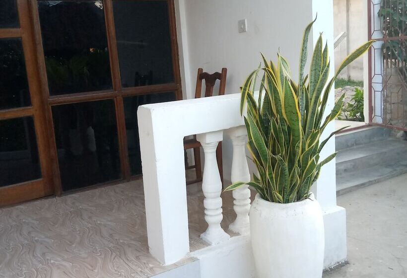 住宿加早餐 Kivulini Garden Lodge