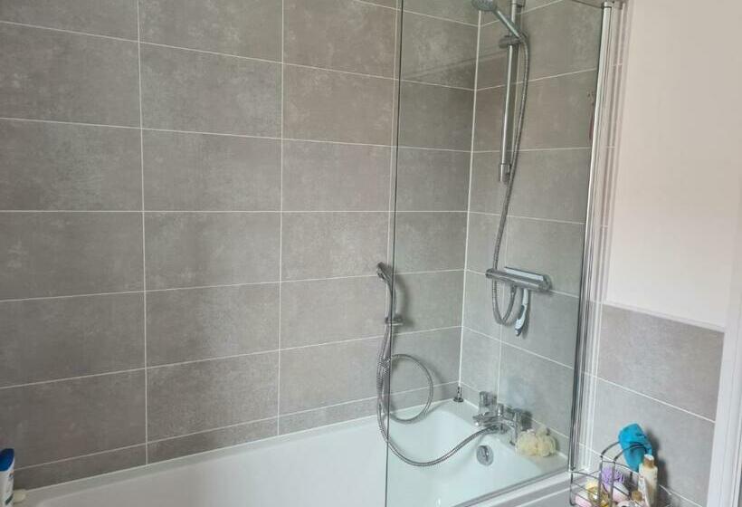 مبيت وإفطار Ria S B N B