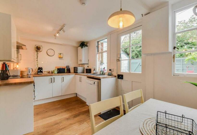 Cheerful 3 Bed Grade Ii Central Cottage