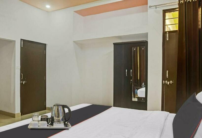 호텔 Collection O Thakur