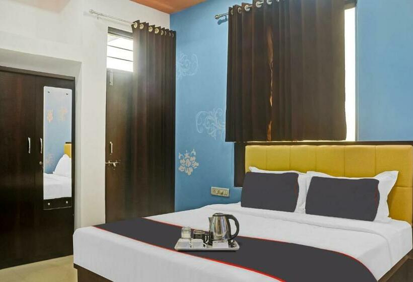 호텔 Collection O  Thakur