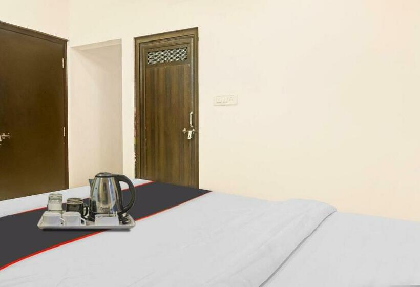 호텔 Collection O  Thakur