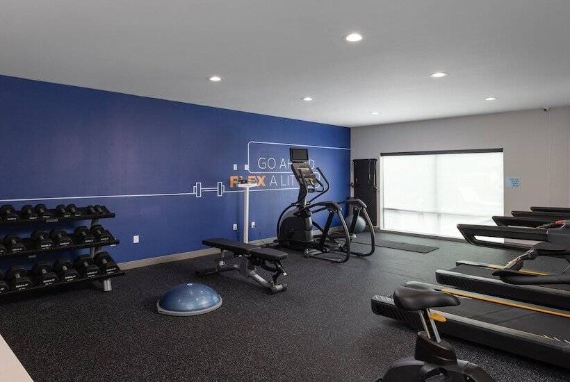 호텔 Holiday Inn Express & Suites   Hawaiian Gardens, An Ihg