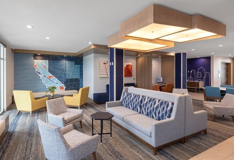 호텔 Holiday Inn Express & Suites   Hawaiian Gardens, An Ihg