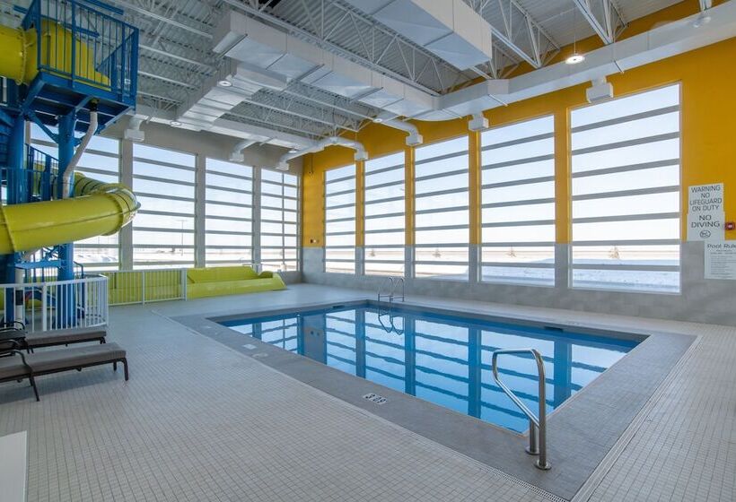 בית מלון כפרי Holiday Inn Express & Suites   Moose Jaw, An Ihg