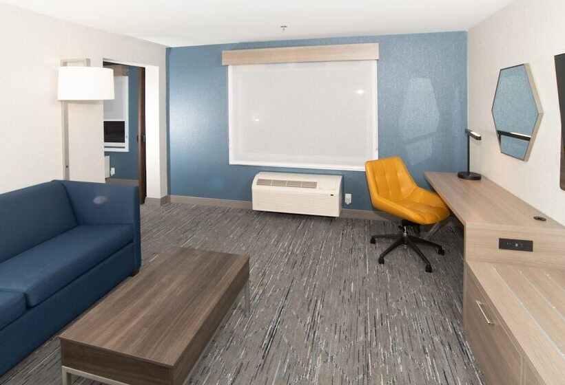 בית מלון כפרי Holiday Inn Express & Suites   Moose Jaw, An Ihg