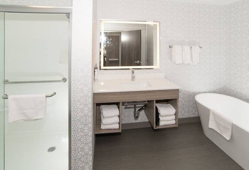 בית מלון כפרי Holiday Inn Express & Suites   Moose Jaw, An Ihg