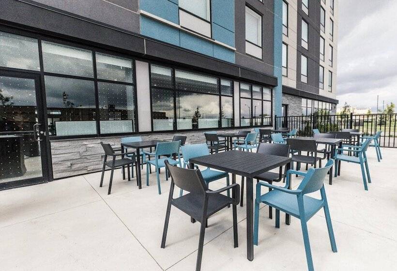 هتل Holiday Inn Express & Suites Toronto Airport South, An Ihg