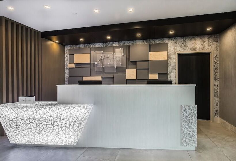 هتل Holiday Inn Express & Suites Toronto Airport South, An Ihg