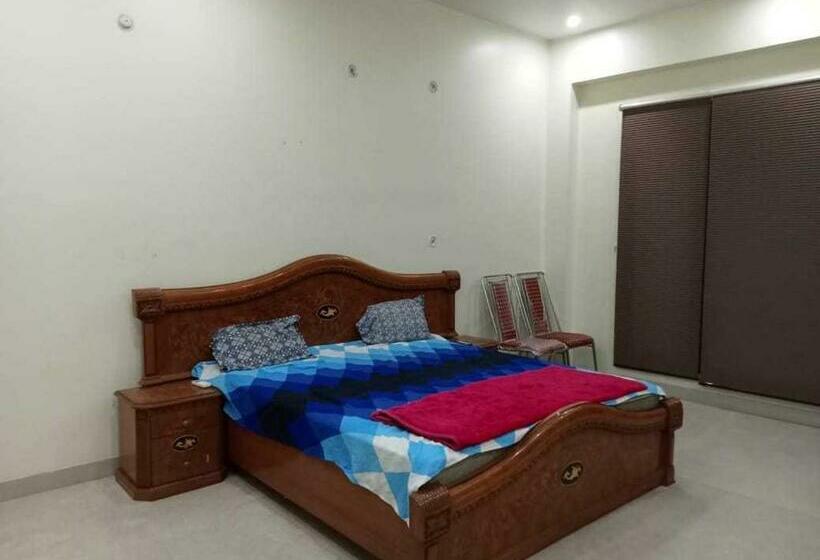 ホテル Oyo 92930 Fauji And Restaurant