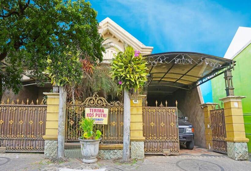 ホテル Spot On 91551 Gwen Syariah Homestay