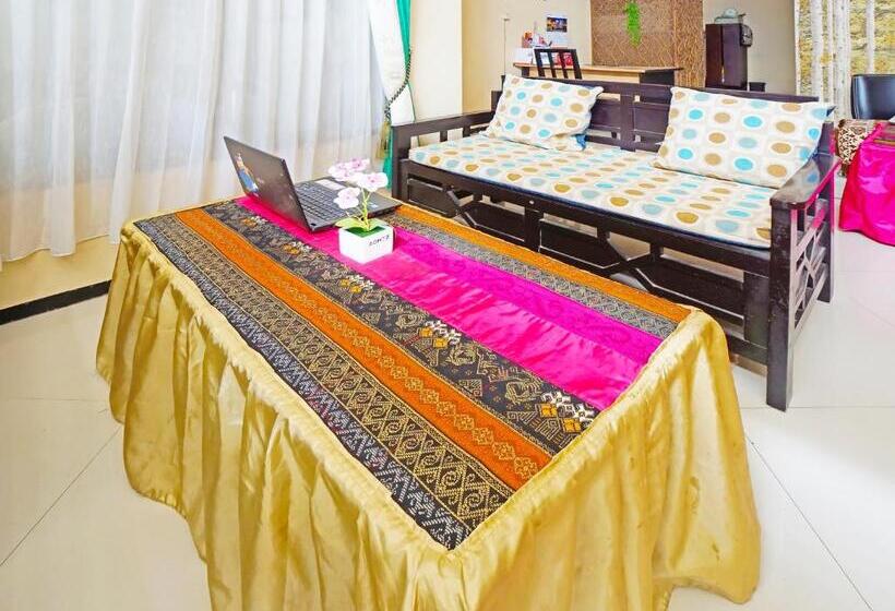 ホテル Spot On 91551 Gwen Syariah Homestay