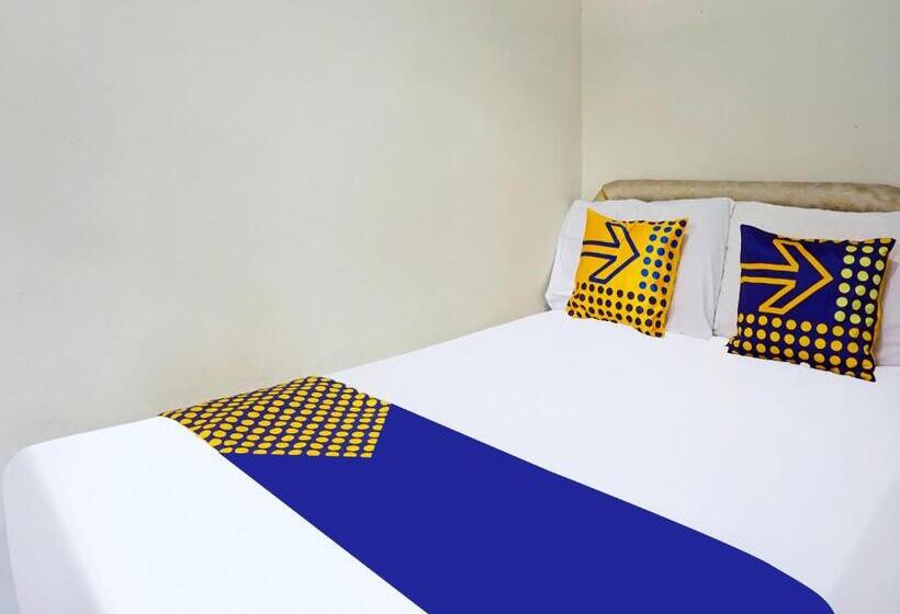 ホテル Spot On 91551 Gwen Syariah Homestay