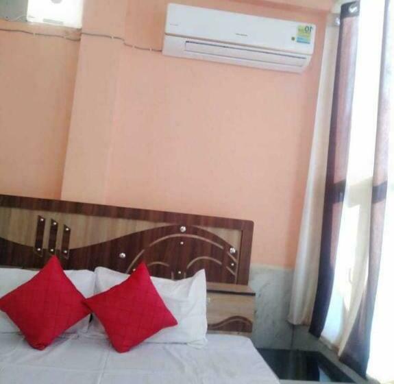 Отель O Peeush Rao Rooms & Meeting Hall