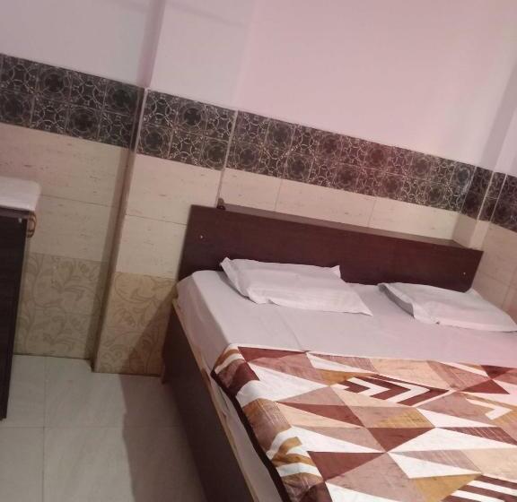 호텔 Spot On 92658 Tannu Guest House