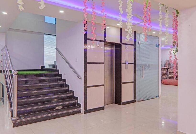 Collection O Hotel Starfield