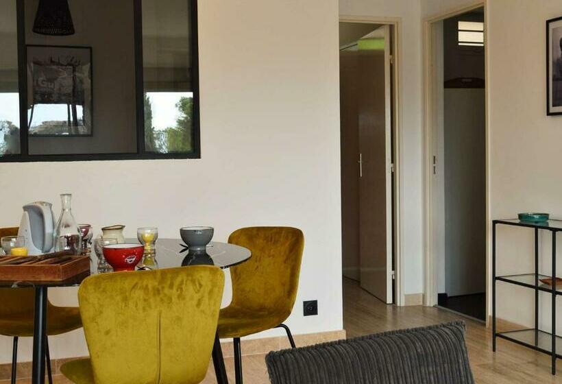 Bel Appartement à Cavalaire Sur Mer, 4 Couchages, Clim, Proche Commodités, Parking, Balcon   Fr 1 22