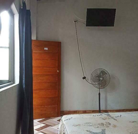 پانسیون Hostal Claveles Inn