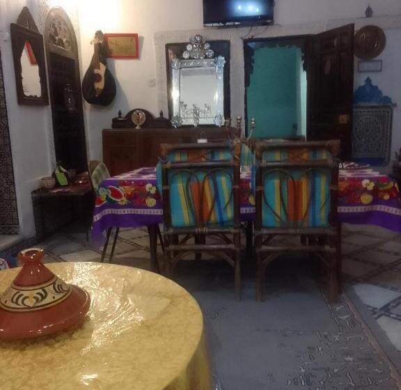 پانسیون Roulax Historical Housse