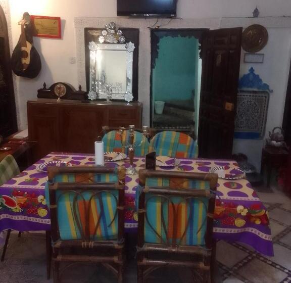 پانسیون Roulax Historical Housse