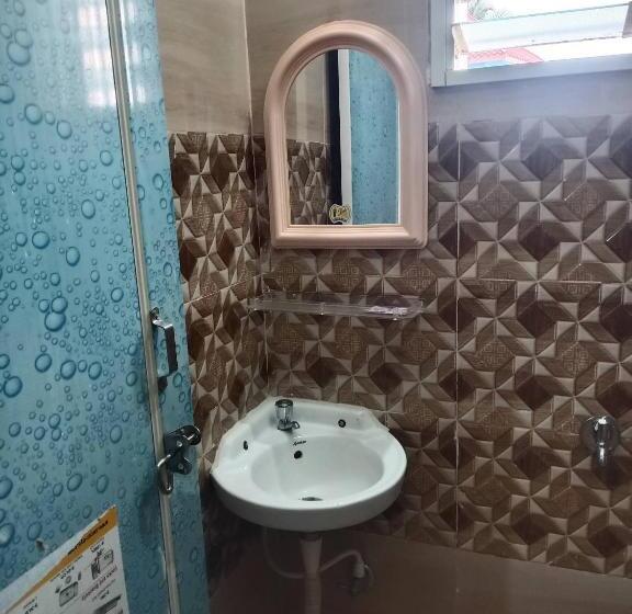 פנסיון Shine Inn 2