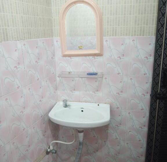 פנסיון Shine Inn 2