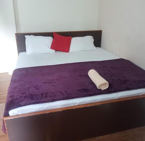 פנסיון Shine Inn 2