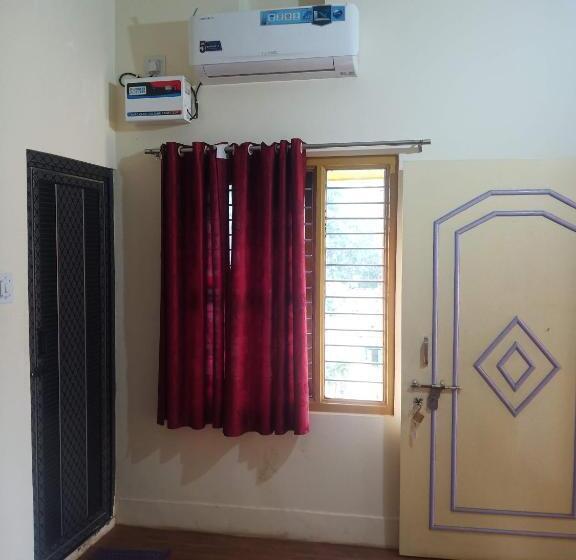 פנסיון Shine Inn 2